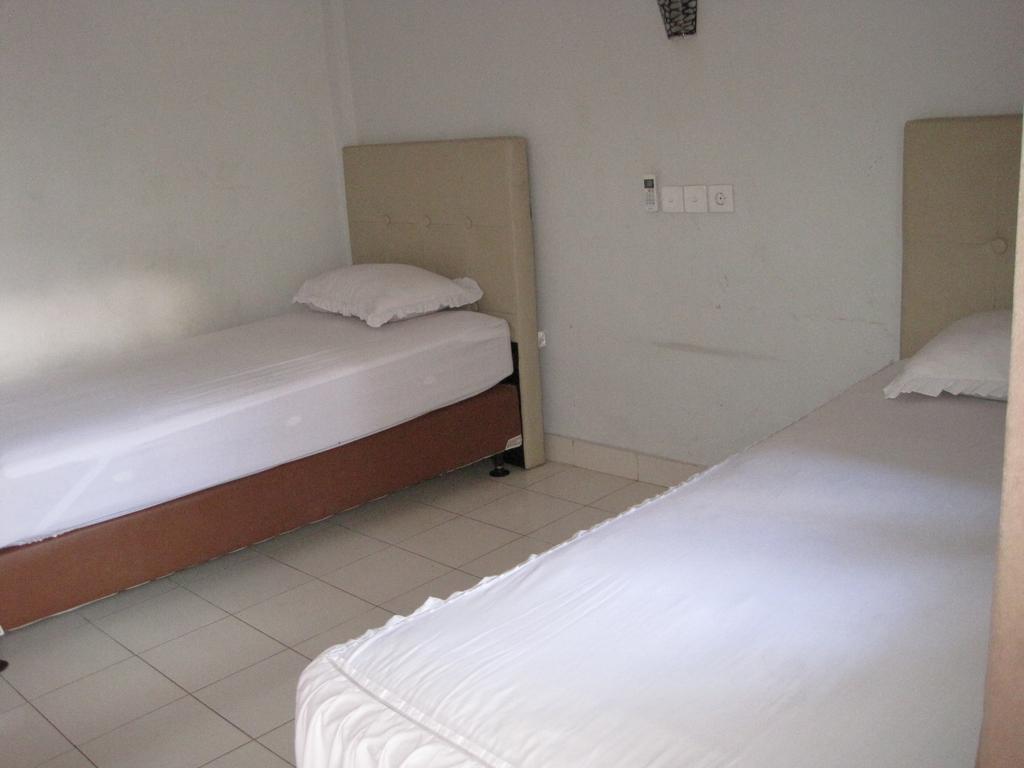 קוטה לומבוק Taman Mekar Beach Inn חדר תמונה