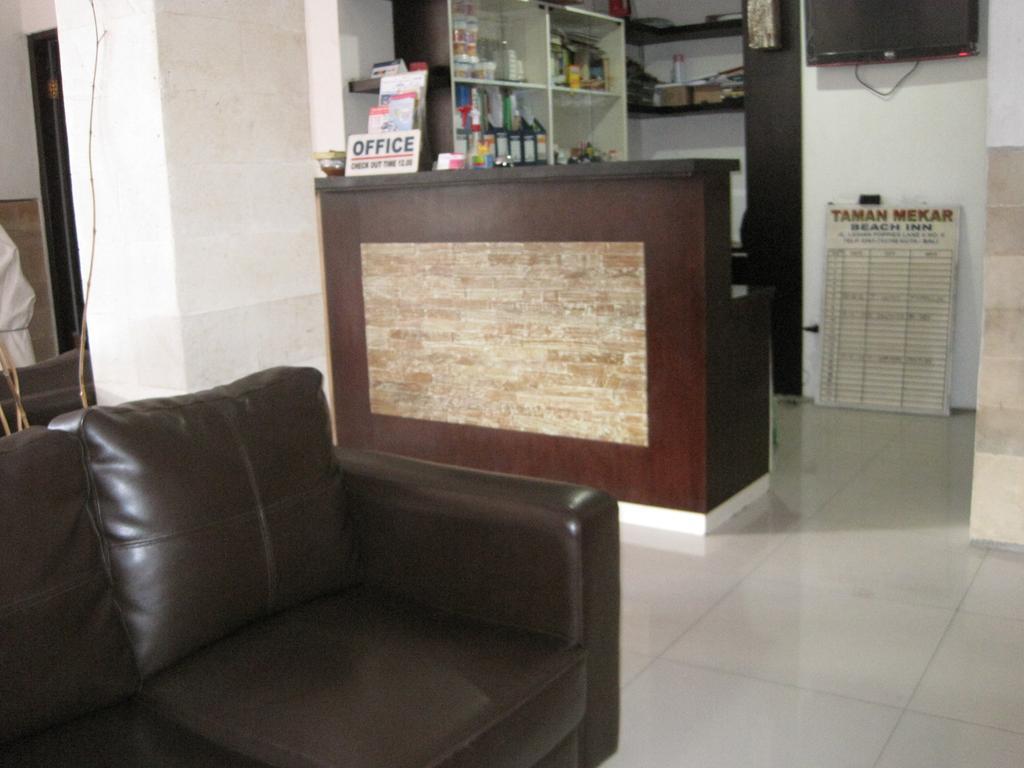 קוטה לומבוק Taman Mekar Beach Inn מראה חיצוני תמונה