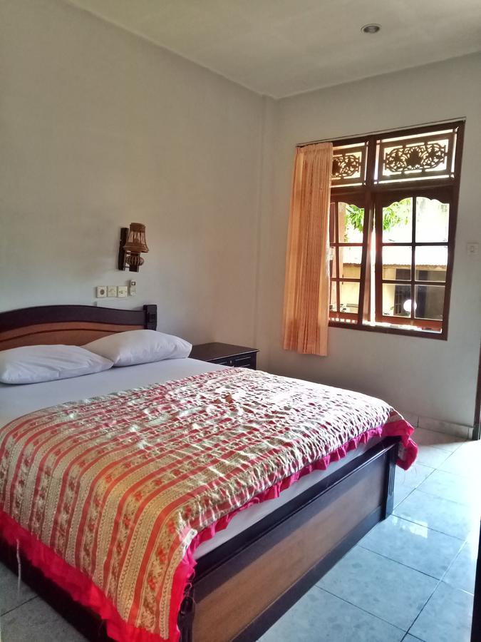 קוטה לומבוק Taman Mekar Beach Inn מראה חיצוני תמונה