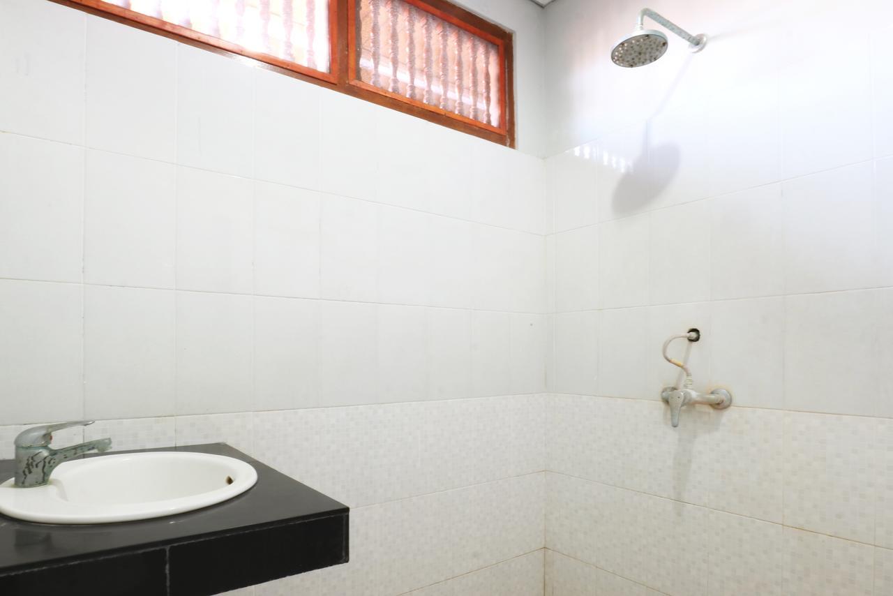 קוטה לומבוק Taman Mekar Beach Inn מראה חיצוני תמונה